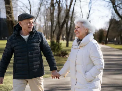 Pensionari la pensie, în parc - Foto: Freepik