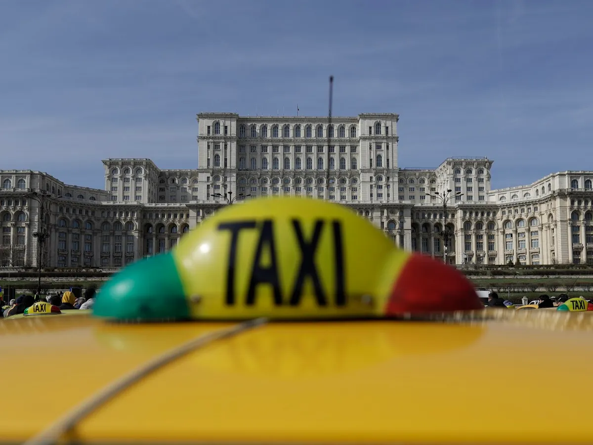 Taximetriștii punctează în „meciul” cu firmele de transport alternativ. - Foto: INQUAM Photos/Octav Ganea - cu rol ilustrativ