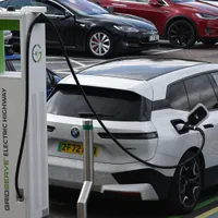 Directivă: 45% din componentele unei mașini electrice să fie din Europa. - Foto: Profimedia Images