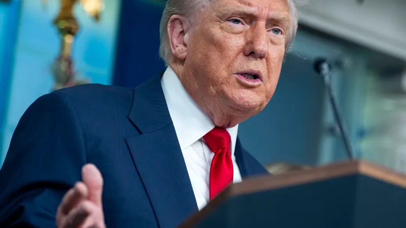 Donald Trump forțează Ucraina să cedeze teritorii Rusiei pentru pace: „E pentru binele lor” - Foto: Profimedia images
