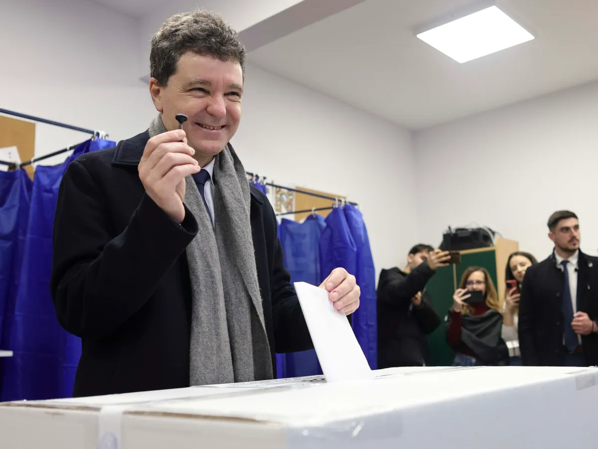 NiCcușor Dan votează - Foto: INQUAM PHOTOS/ Octav Ganea