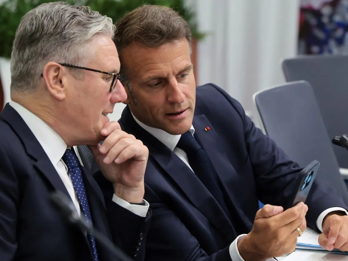 Starmer și Macron - Foto: Profimedia images