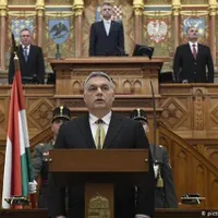 Viktor Orbán în legislativul ungar. Direct în spatele lui, președintele Parlamentului, László Kövér
