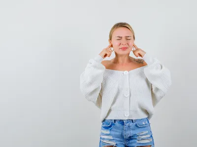 Leacul bunicii pentru urechile înfundate. Cum să-ți faci inhalații cu aburi pentru desfundarea dopurilor - Foto: Freepik (Imagine cu rol ilustrativ)