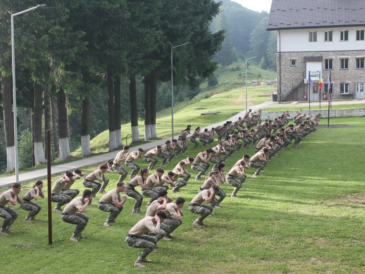 Carieră în Armată, într-un context de securitate tensionat: MApN începe recrutările în colegiile militare