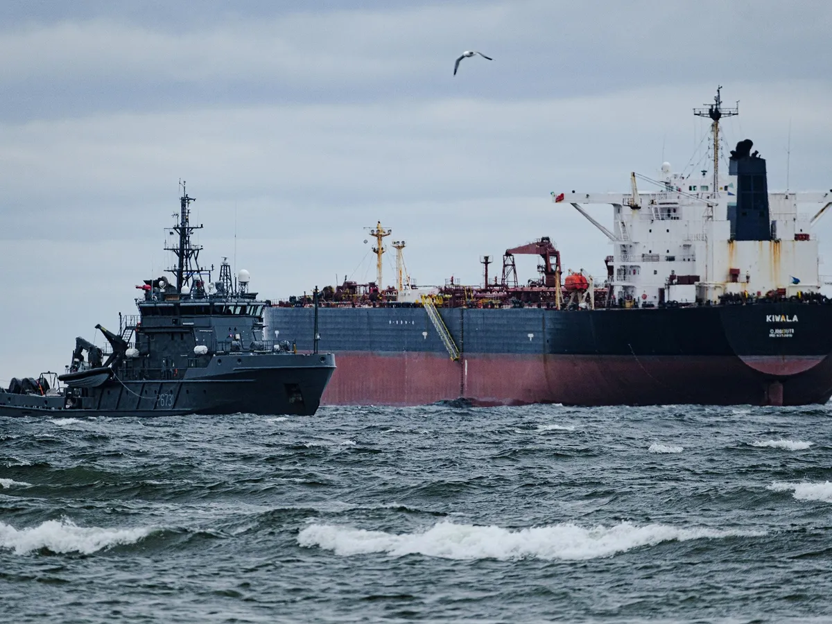 Estonia, gata să scufunde o navă a Rusiei în Marea Baltică. Era un petrolier-fantomă - Foto: Estonian Public Broadcasting (ERR)
