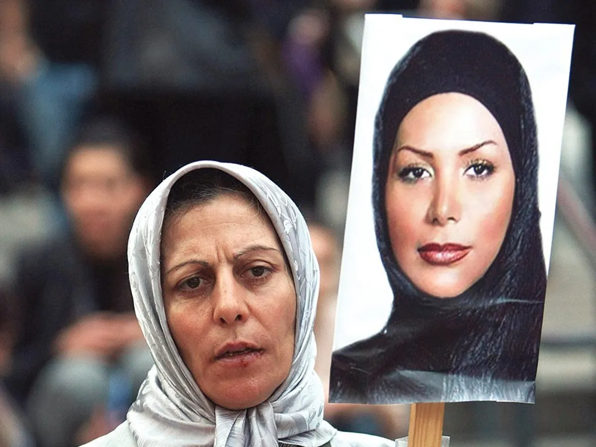 SACRIFICATĂ Unul dintre simbolurile protestului iranian, Neda Agha-Soltan, a fost împușcată fatal în piept de un membru al milițiilor Basij, în 2009