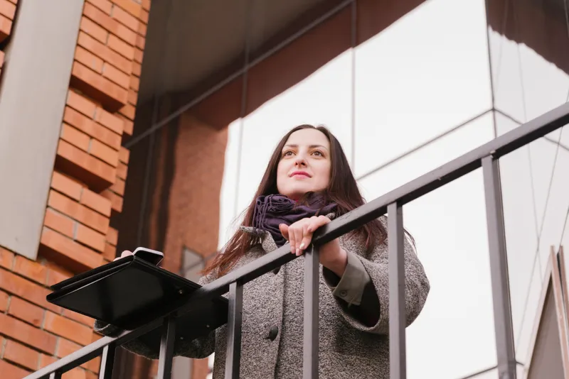 Femeie &icirc;n bloc - Foto: Freepik