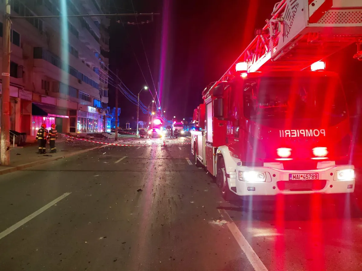 Drona căzută pe un bloc din Galați - Foto MAI