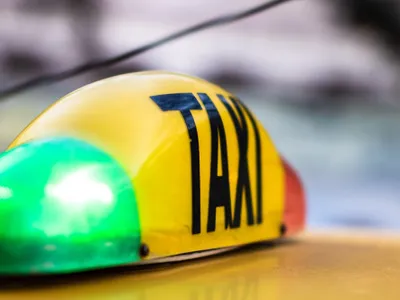 Prins în fapt! Oamenii legii au deschis portbagajul unui taximetrist din București și au avut o mare surpriză