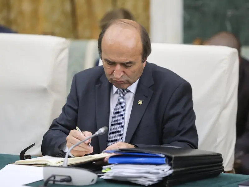 Tudorel Toader e concentrat pe săraci cu cartea/FOTO: Inquam Photos