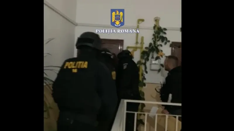 Poliția a descins peste hoții de identitate Foto: captură video Poliția Română