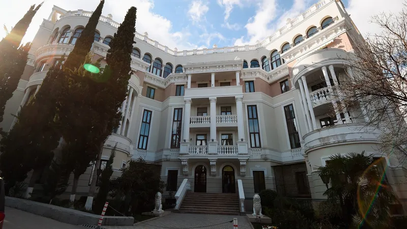 Putin vinde apartamentul lui Zelenski cu vedere la Mare Neagră. Află de la ce sumă pleacă licitația - Foto: Profimedia Images