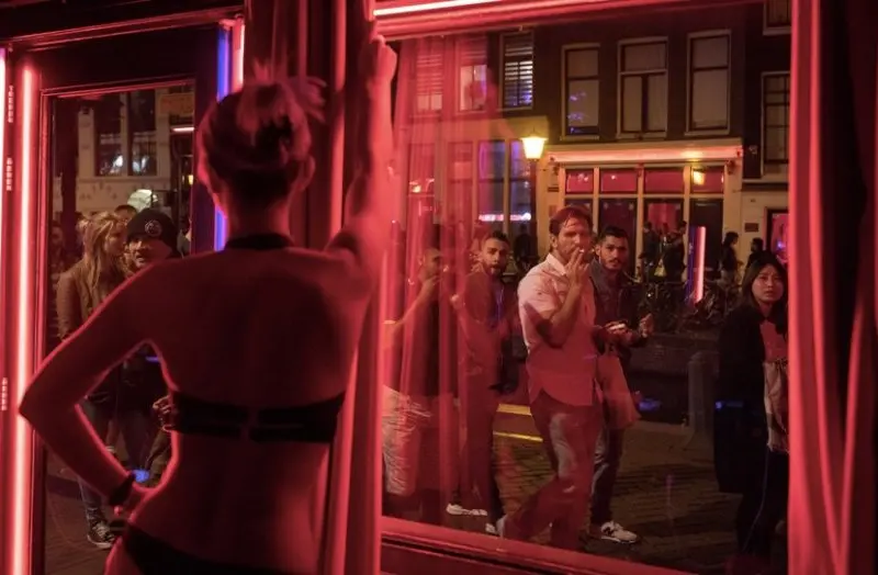 Prostituatelele din Olanda pot să primească din nou clienți. / Foto: happymag.tv