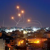 CONTRAATAC  Iron Dome-ul lui Trump ar fi diferit de cel al Israelului, văzut aici cum interceptează rachete lansate din orașul Gaza în mai 2023