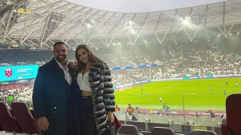 Alex Bodi și Daria Radionova au început Crăciunul tandru, lângă brad, și l-au terminat pe stadion. / Foto: cancan.ro