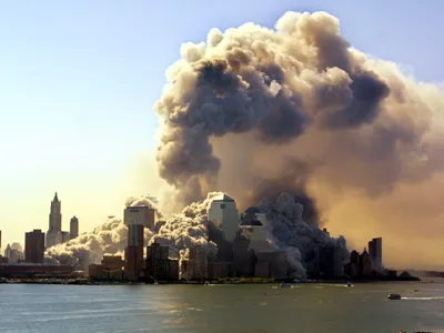 Turnurile gemene ale WTC s-au prăbușit în urma unor atentate teroriste cu avioane deturnate, 11.9.2001 - Foto: Profimedia Images