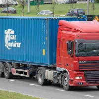 Un şofer de camion a fost amendat cu 3 milioane de euro. Avea în maşină marfă contrafăcută - Foto: Wikipedia/Homoatrox