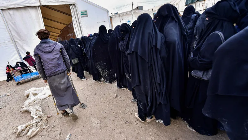 Familiileluptătorilor ISIS în tabere păzite de kurzi/Foto: foreignpolicy