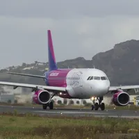 Cum a reușit un român să rateze vacanța de la un SMS. S-a dus la cafea în timp ce avionul pleca - Foto: Profimedia / imagine cu caracter ilustrativ