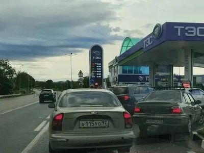 „Situația din Crimeea ajunge și la noi”. Mesaje de panică privind lipsa de combustibil puse de ruși pe internet