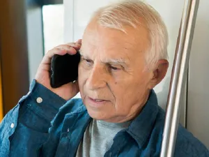 Un pensionar, la un pas să piardă 47.000 € din pensie. Salvat de taximetrist în drum spre bancă - Foto: Freepik (rol ilustrativ)