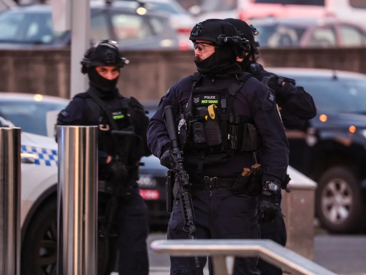 Incident armat pe plaja Bondi din Sydney. Şase persoane au fost duse la spital