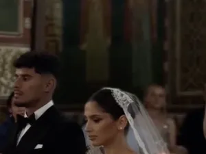 Apariție rarisimă! Cine este nașă la ”nunta anului” din România