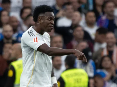 Nici n-a stat pe gânduri: Vinicius s-a dus direct la Xabi Alonso în vestiar și i-a spus câteva cuvinte! Decizia antrenorului