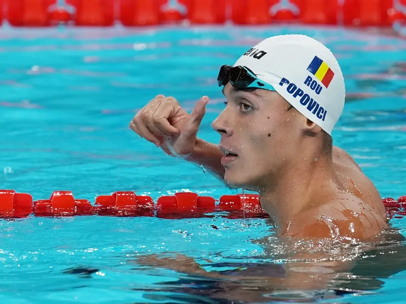 David Popovici a câștigat medalia de aur în proba de 200 m liber, la Mondiale - Foto: Profimedia Images