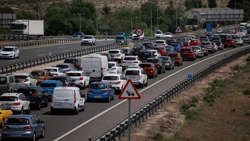 Aglomerație mare pe drumul de întoarcere spre București. Lista drumurilor alternative - Foto: Profimedia Images