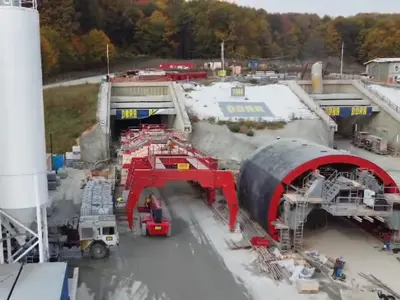 Cum merg lucrările la primul tunel de autostradă din România. „Cârtițele” au săpat circa 2 km - Foto: captură video