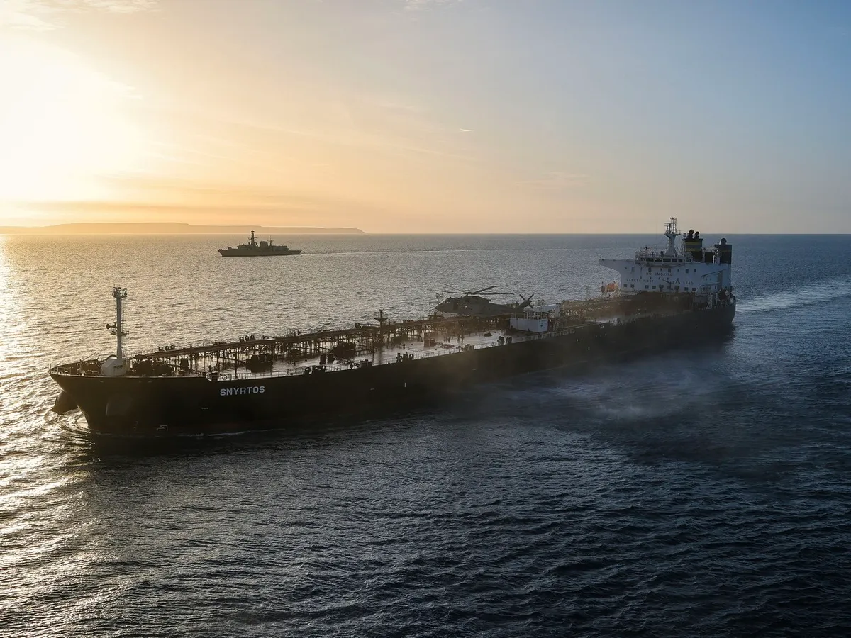 Navă de război rusă a tras cu muniție reală în Canalul Mânecii, sub supravegherea Marinei Regale britanice