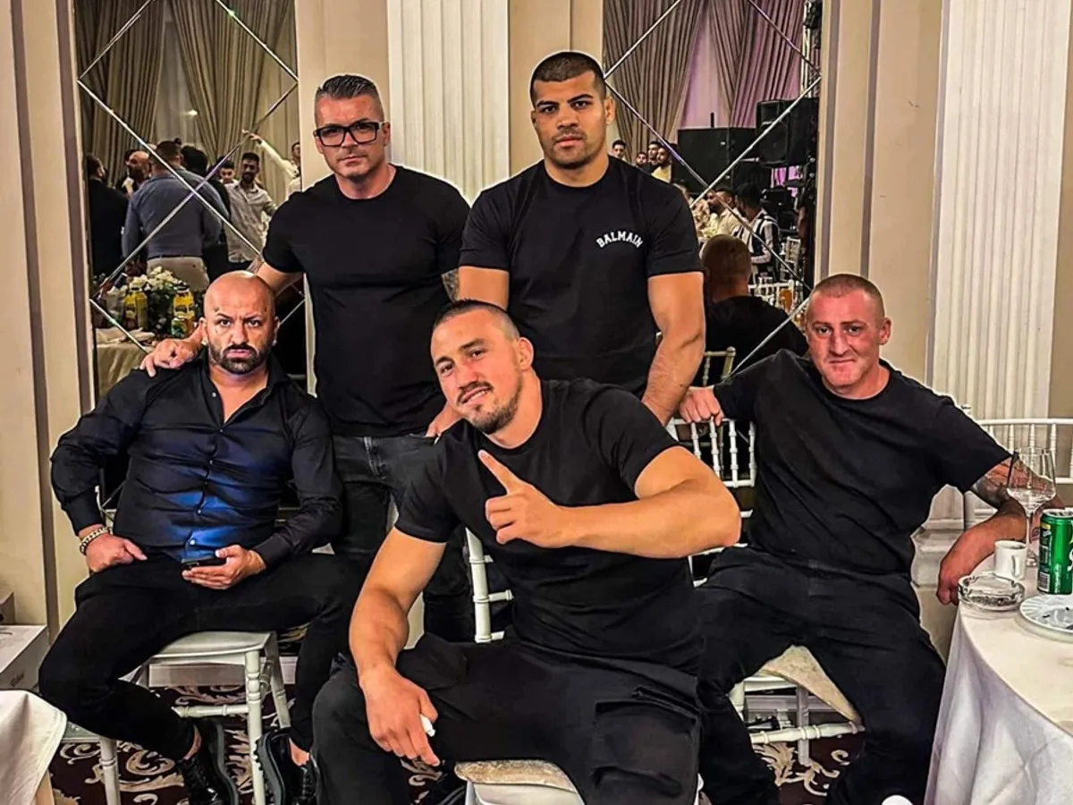 Fraonu de la Madrid și luptătorii de K1 Florin Rambo Lambagiu și Bogdan Năstase Ciobănașul (în centru sus și jos) Foto: NWR