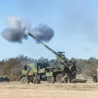 VIDEO Camioanele Caesar, echipate cu tunuri, au intrat în prima linie a luptei contra lui Putin