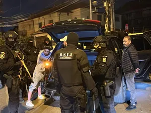 Oraș lipit de București sub teroare clanurilor de interlopi. Poliția întâmpinată cu săbii și topoare foto: Antena3