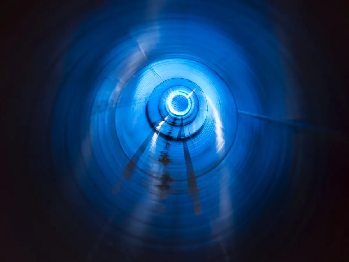 Ţeavă submarină la un cablu submarin în construcţie - Foto: Magnific.com/aleksandarlittlewolf