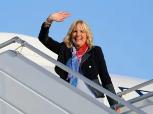 FOTO. Comentariile au erupt pe social media, după gafa comisă de Jill Biden la secția de vot