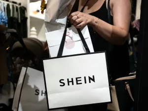 Retailerul de modă chinez Shein, amendat cu 40.000.000 € pentru practici înșelătoare. Ce a făcut? - Foto: Profimedia Images