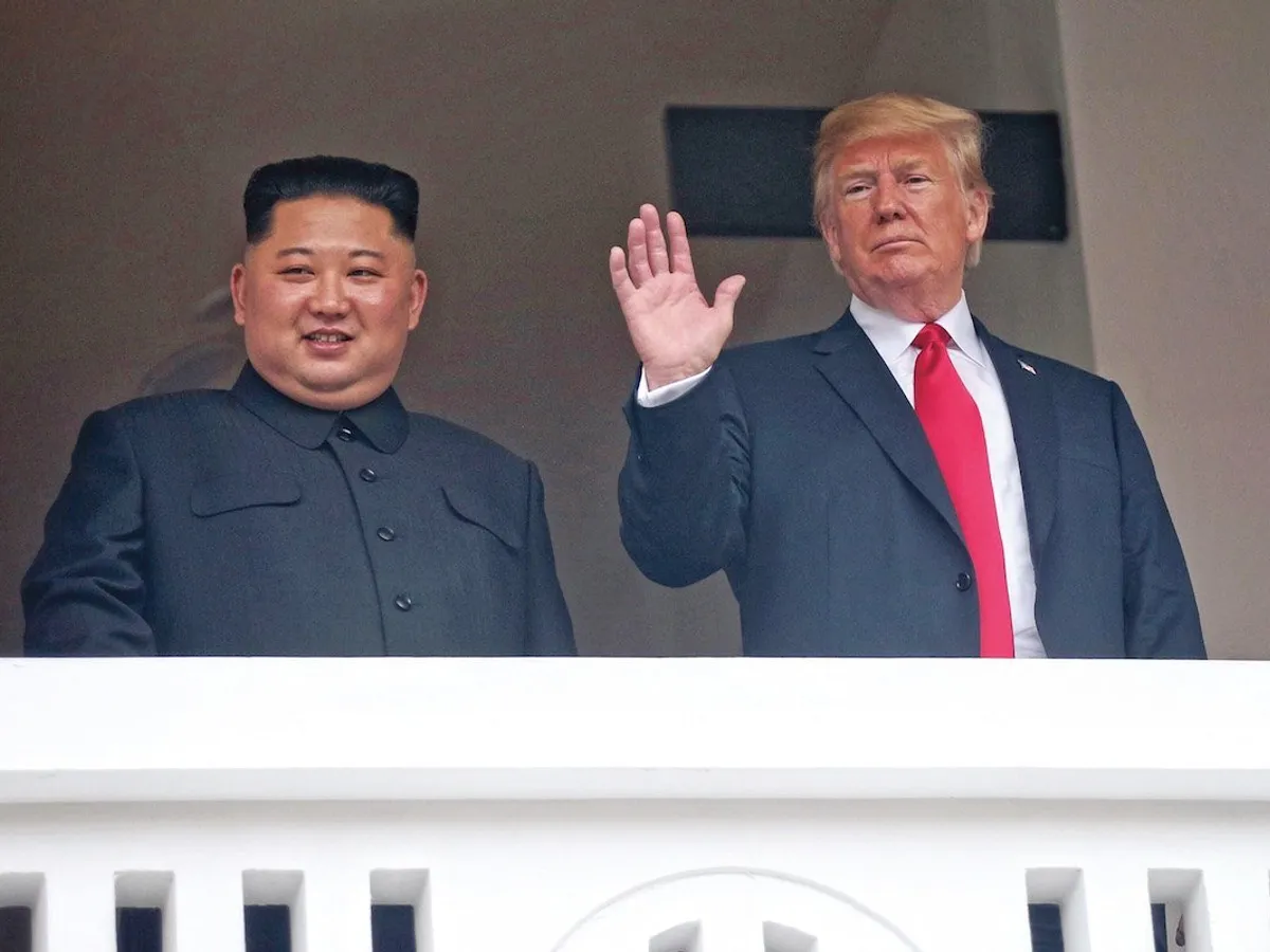 Donald Trump și Kim Jong Un  au convenit pe 12 iunie, la Singapore, asupra denuclearizării Coreei de Nord, un obiectiv dificil de atins