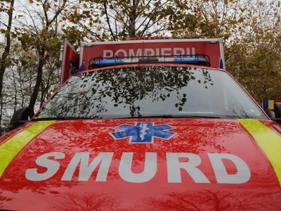 Accident fatal în Reșița. Un tânăr a murit după ce un copac a căzut peste maşina în care se afla - FOTO: Facebook/IGSU