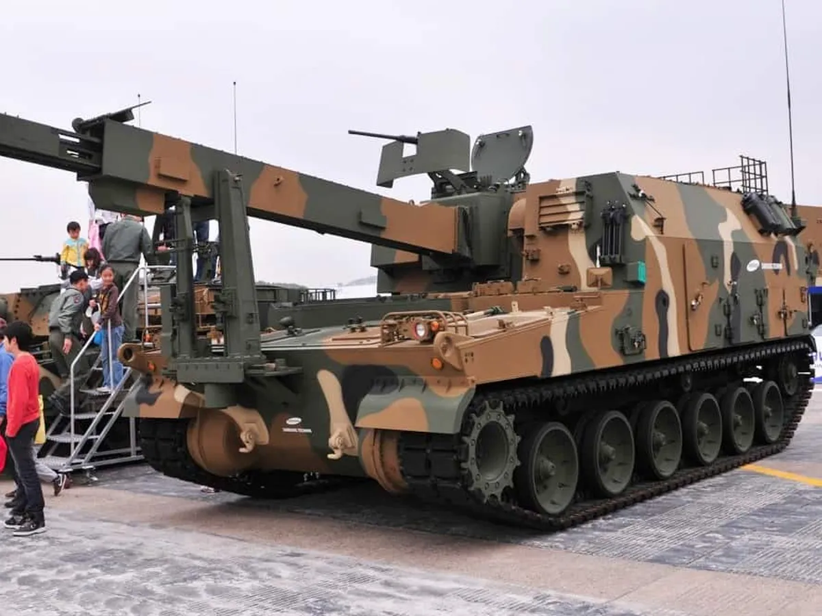 Blindat automatizat de reaprovizionare cu muniție K10  - Foto: Hanwha Aerospace