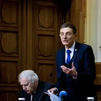 Ioan-Aurel Pop, președintele Academiei Române (dreapta), și Victor Spinei, vicepreședinte al Academiei Române/FOTO: basilica.ro