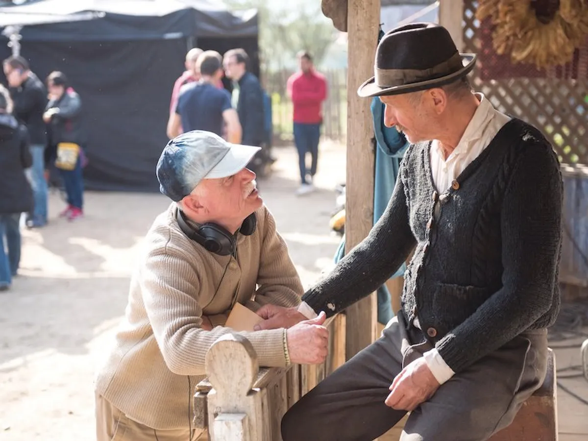 STERE GULEA ȘI HORAȚIU MĂLĂELE, într-o discuție pe platoul de filmare