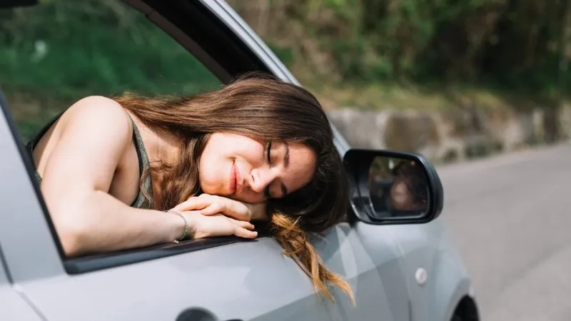 VIDEO O şoferiţă beată staţiona cu maşina BMW pe linia de cale ferată - Foto: Freepik/CC0 (Imagine cu caracter ilustrativ)