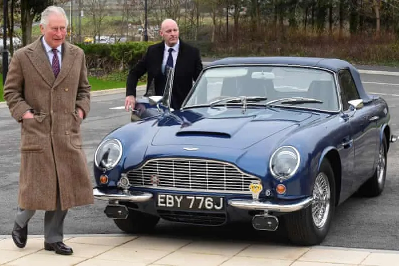 Prințul Charles și-a trecut mașina Aston Martin pe derivate din brânză și vin/foto: getty