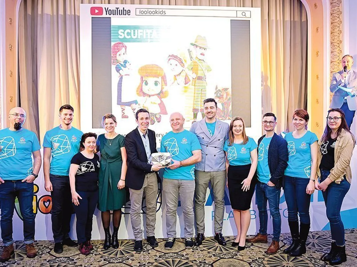 YOUTUBE Echipa LouLou Kids la ceremonia de decernare a distincției Diamond Button