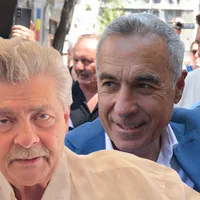 Vîntu, care a dat țeapa FNI, îi face partidul RO-Exit lui Călin Georgescu. Vor România afară din UE - Foto: Foto: Colaj Newsweek