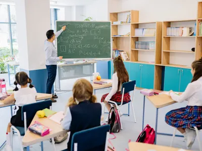 Profesor la clasă - Foto: Pexels / Yan Krukau