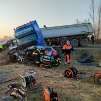 VIDEO Un mort și un rănit în stare gravă după un carambol cu trei vehicule printre care un camion / glasulsucevei